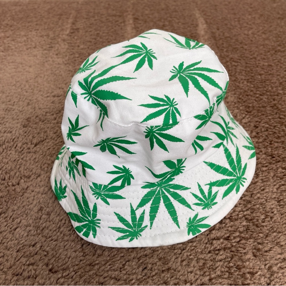 420 Green Leaf Print Bucket Hat